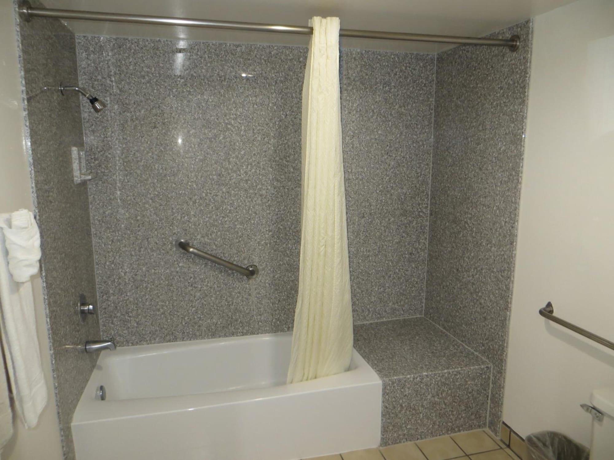 Riverside Inn & Suites Ngoại thất bức ảnh