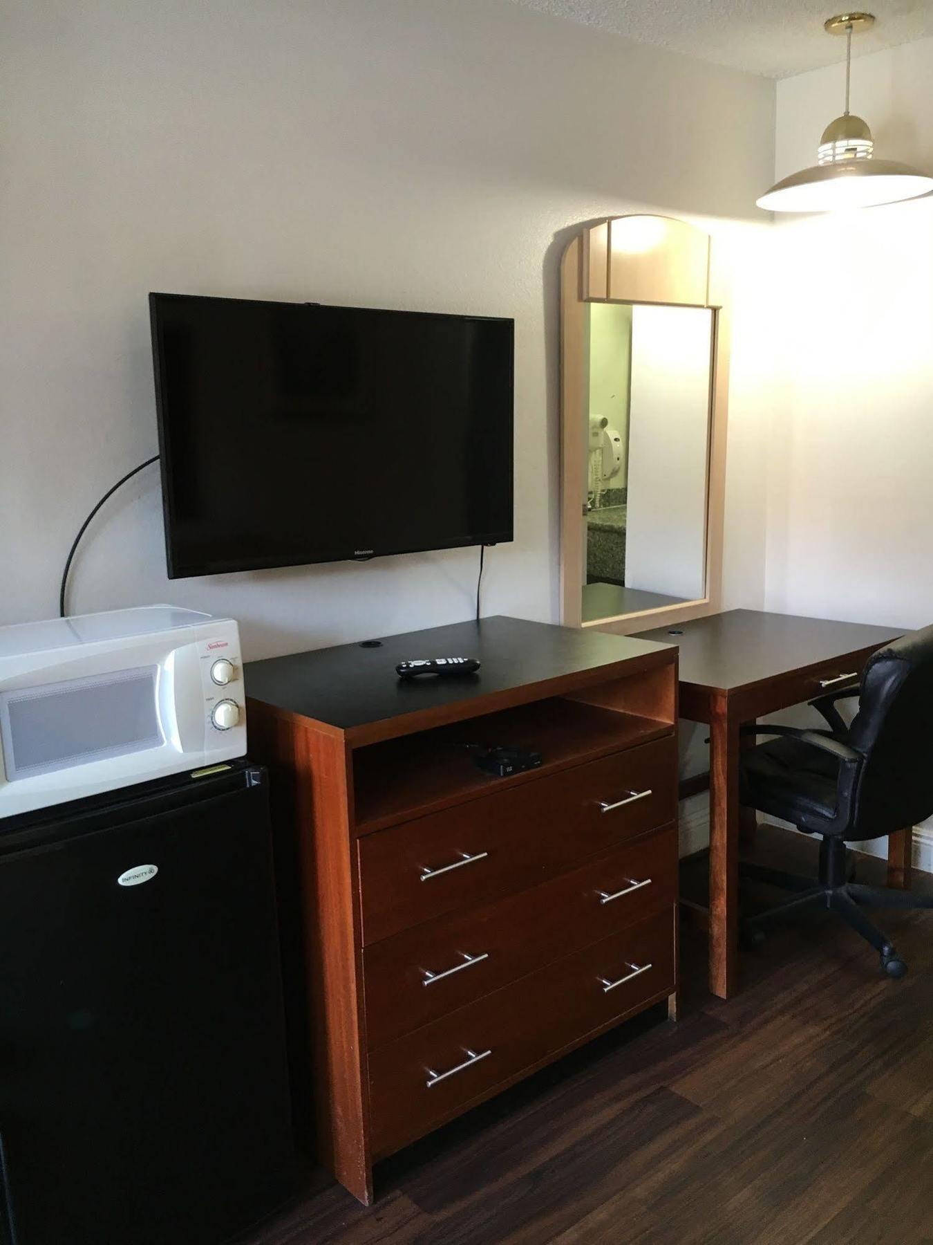 Riverside Inn & Suites Ngoại thất bức ảnh