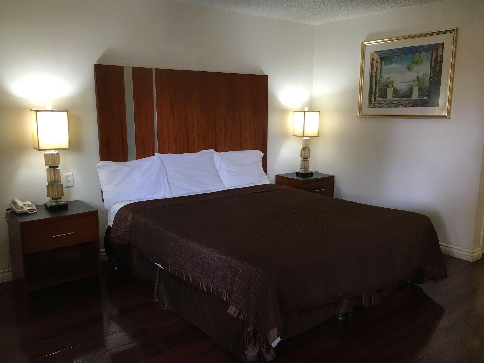 Riverside Inn & Suites Ngoại thất bức ảnh