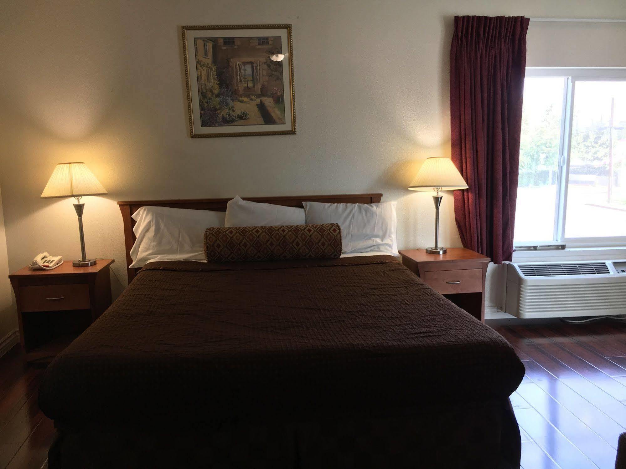 Riverside Inn & Suites Ngoại thất bức ảnh
