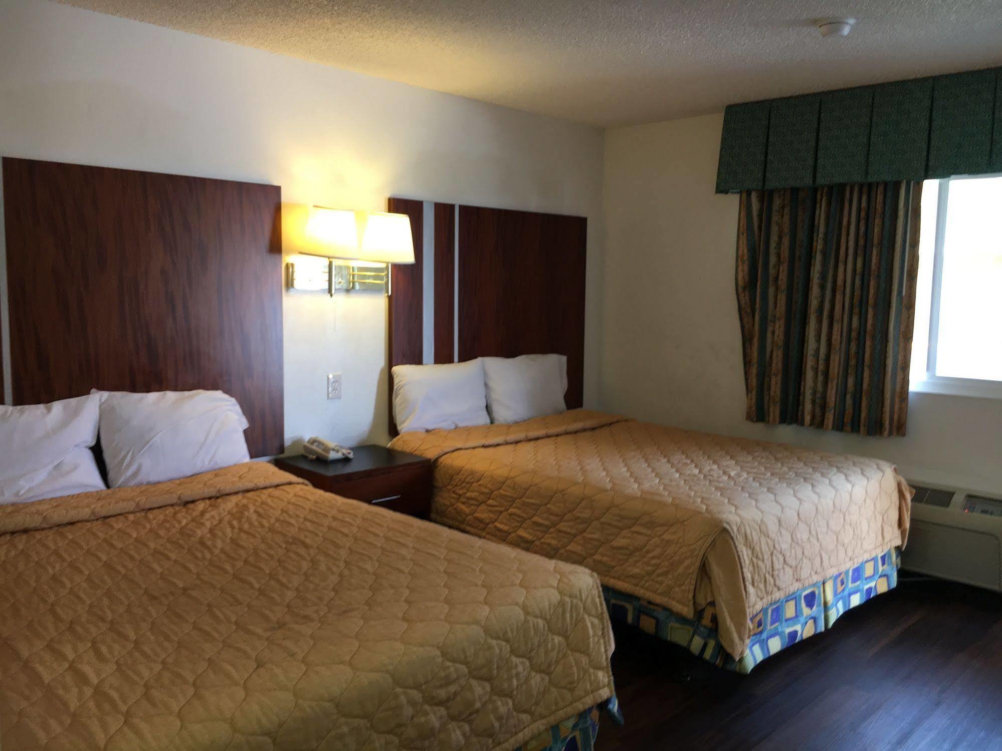 Riverside Inn & Suites Ngoại thất bức ảnh