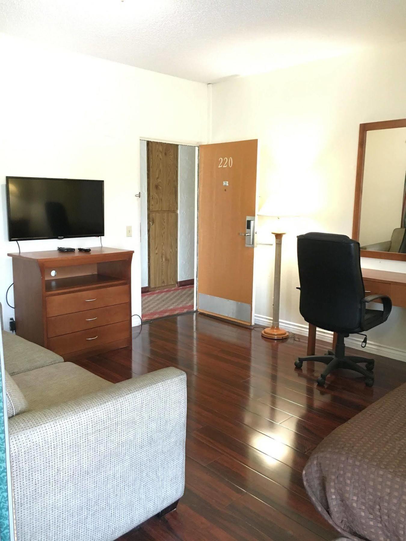 Riverside Inn & Suites Ngoại thất bức ảnh