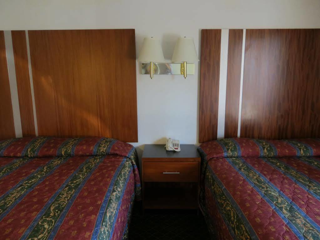 Riverside Inn & Suites Ngoại thất bức ảnh