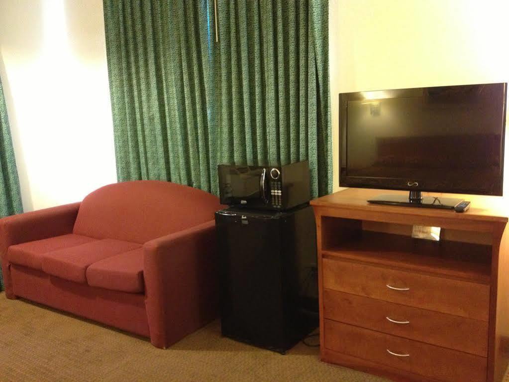 Riverside Inn & Suites Ngoại thất bức ảnh