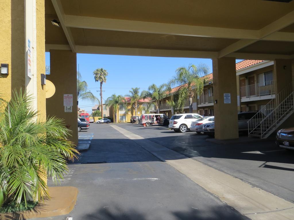 Riverside Inn & Suites Ngoại thất bức ảnh