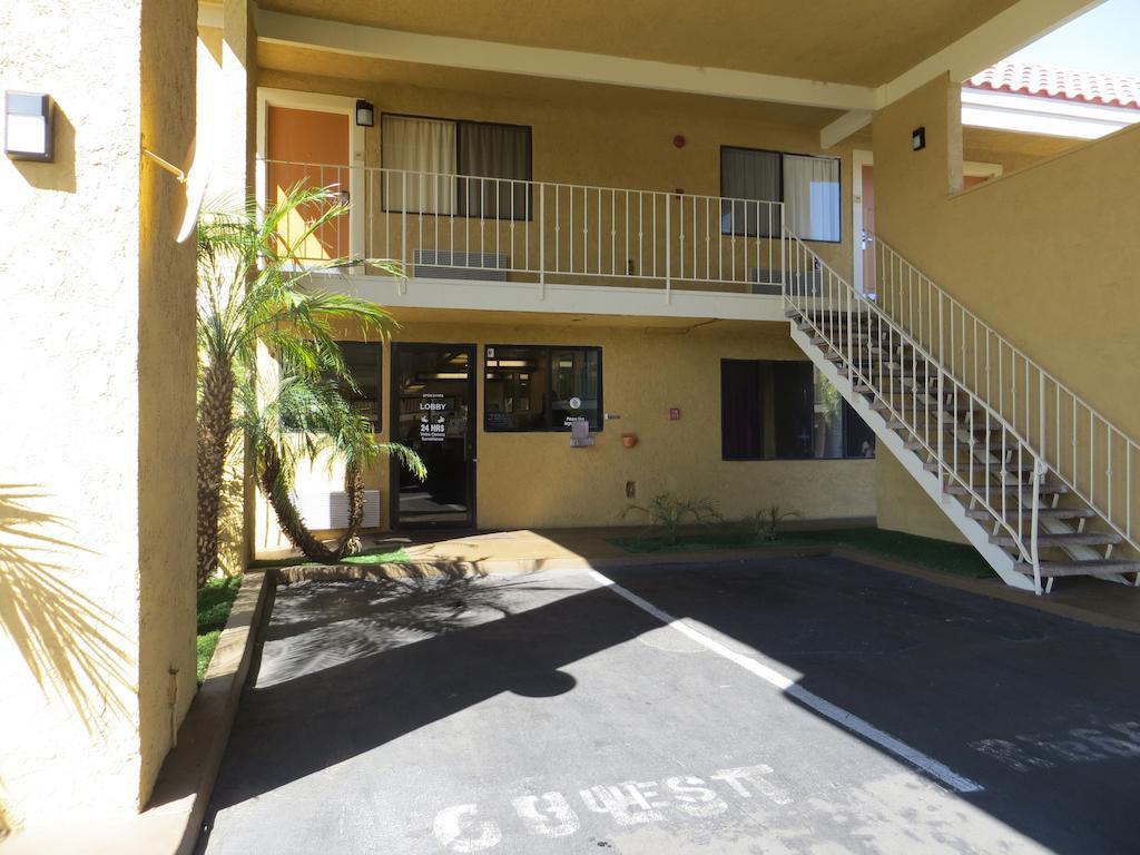 Riverside Inn & Suites Ngoại thất bức ảnh