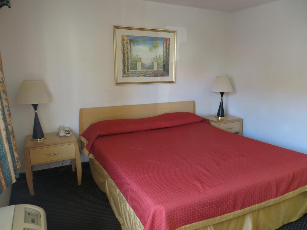 Riverside Inn & Suites Ngoại thất bức ảnh