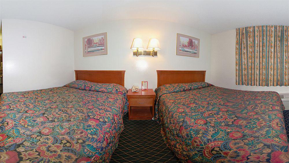 Riverside Inn & Suites Ngoại thất bức ảnh