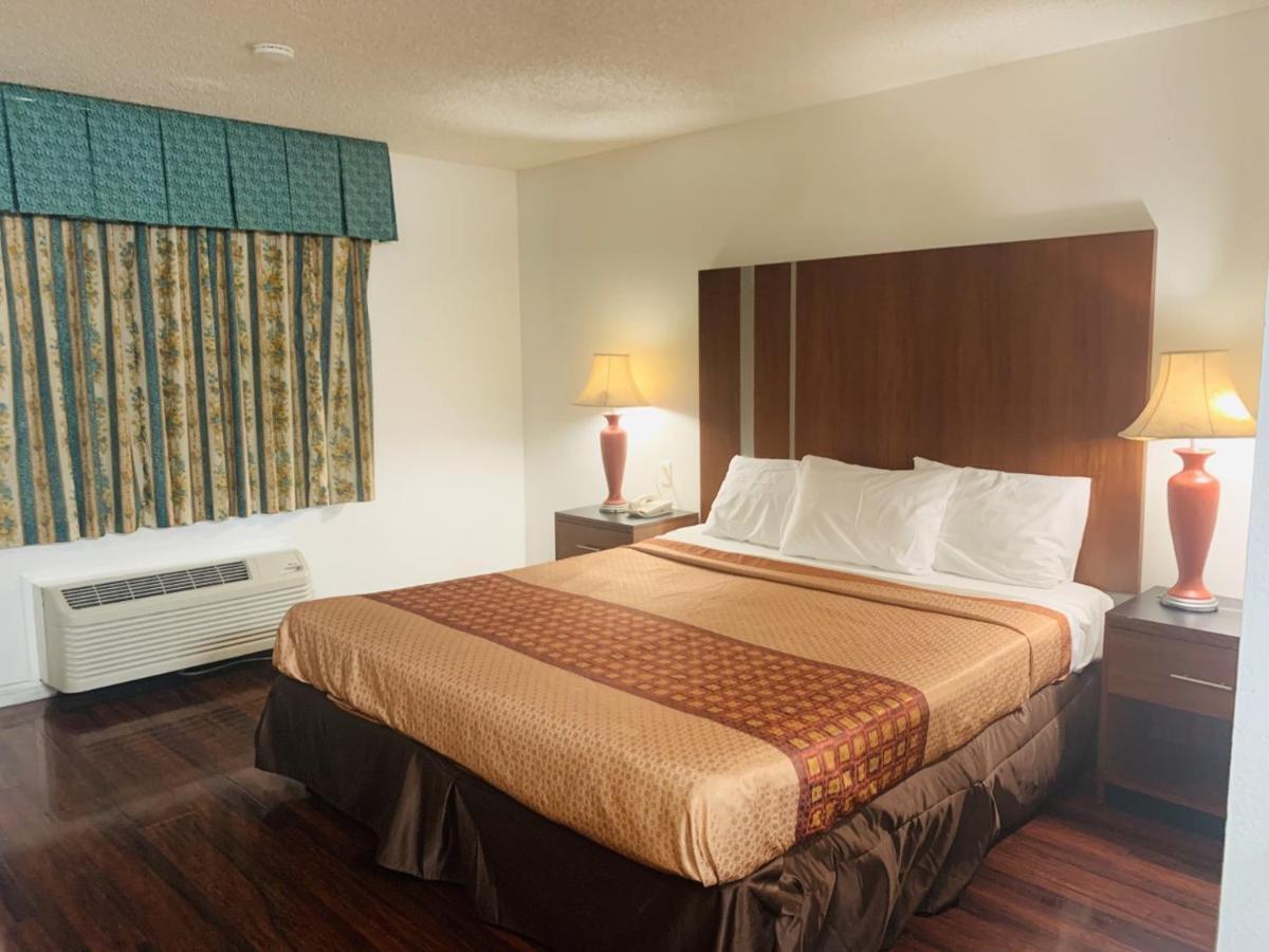 Riverside Inn & Suites Ngoại thất bức ảnh