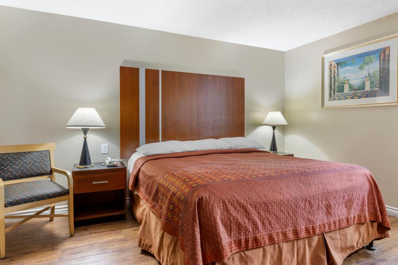 Riverside Inn & Suites Ngoại thất bức ảnh