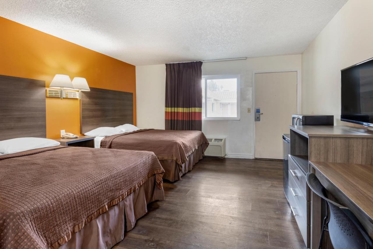Riverside Inn & Suites Ngoại thất bức ảnh