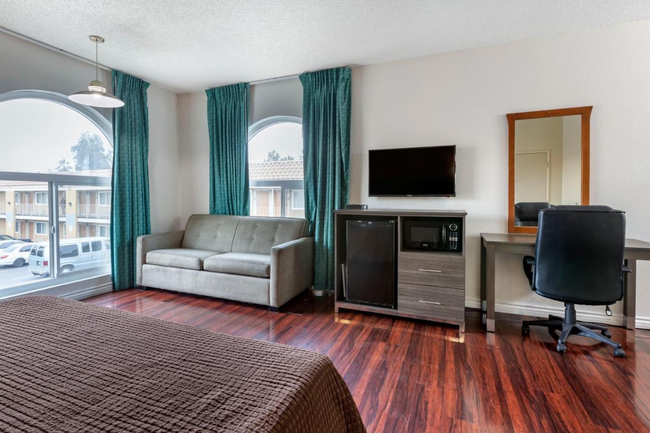 Riverside Inn & Suites Ngoại thất bức ảnh